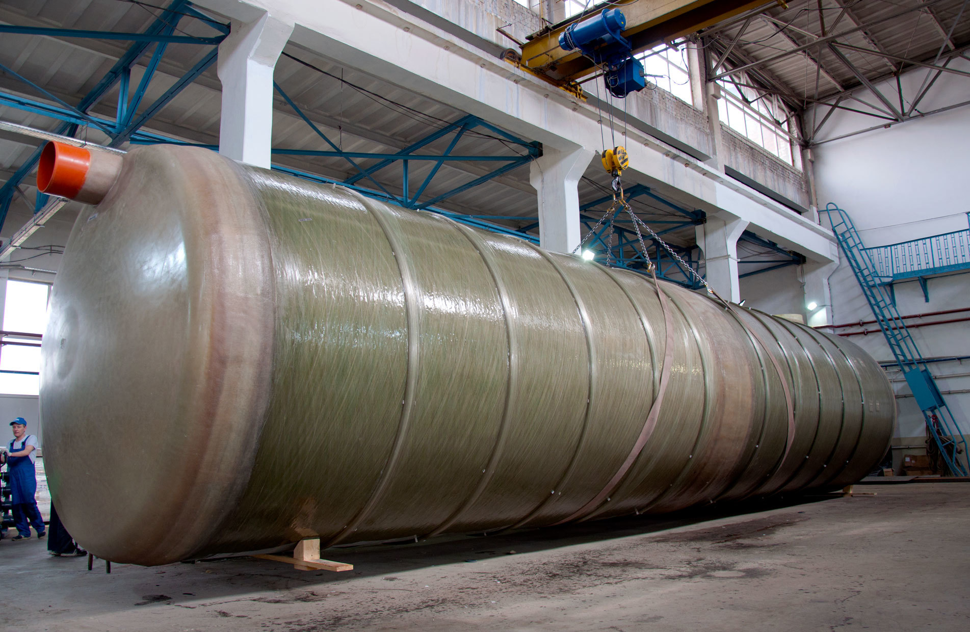 Погрузка емкости Armoplast НЕ-120